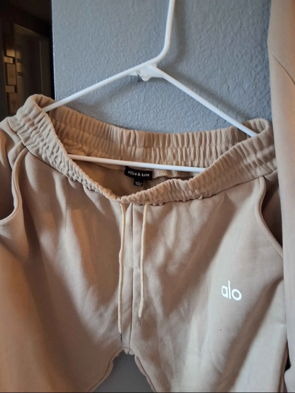 ALO Yoga Beige Hoodie and Sweatpants Set - Picture 4 of 4